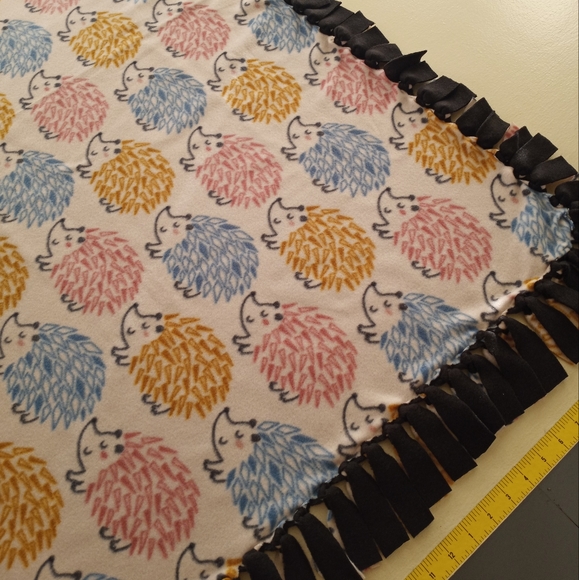 Hedgehog Sew Fleece Blanket Handmade Knotted Blanket - Picture 5 of 8